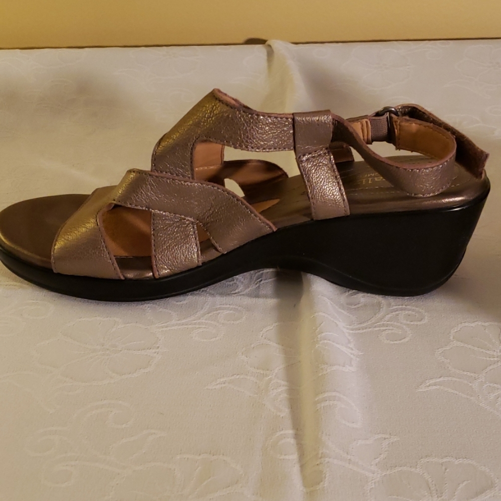 Sandals - Picture 3 of 4